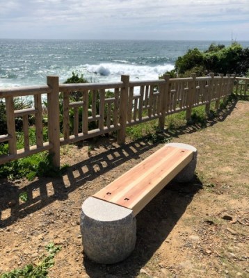 八幡さんベンチ