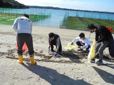 海岸清掃の様子