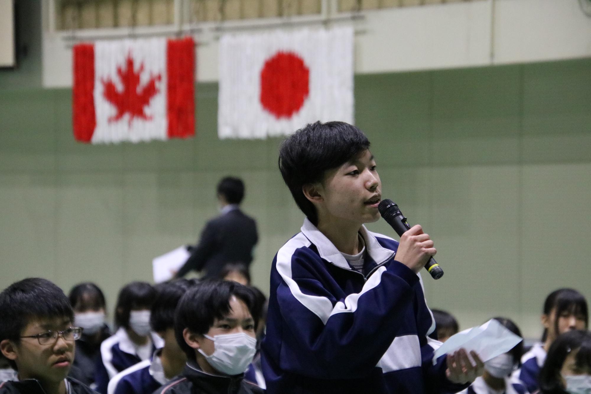 東海中学校歓迎の挨拶をする生徒会長