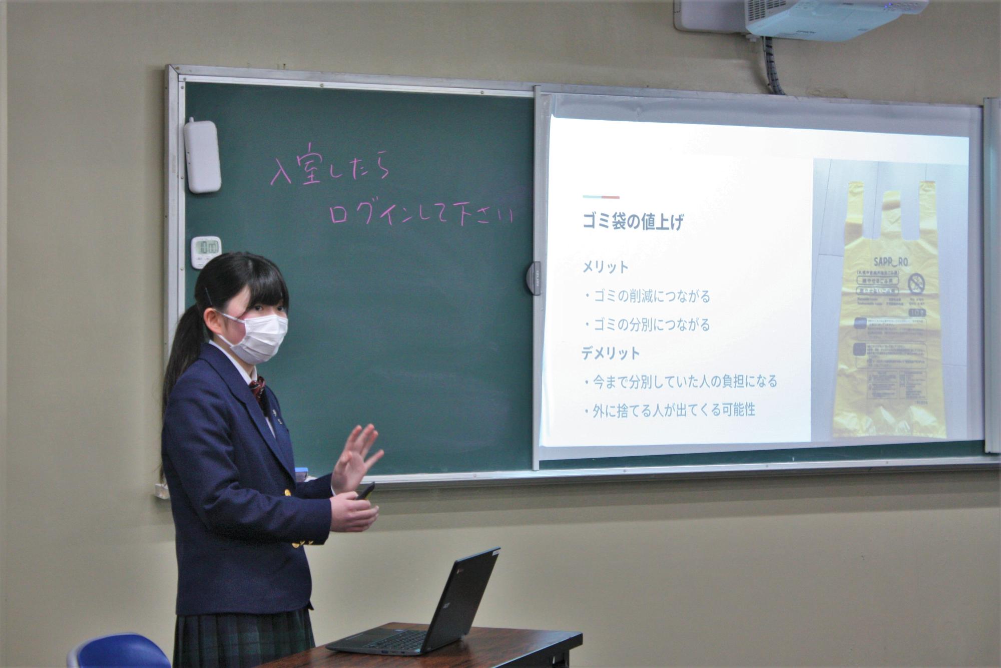 発表している様子