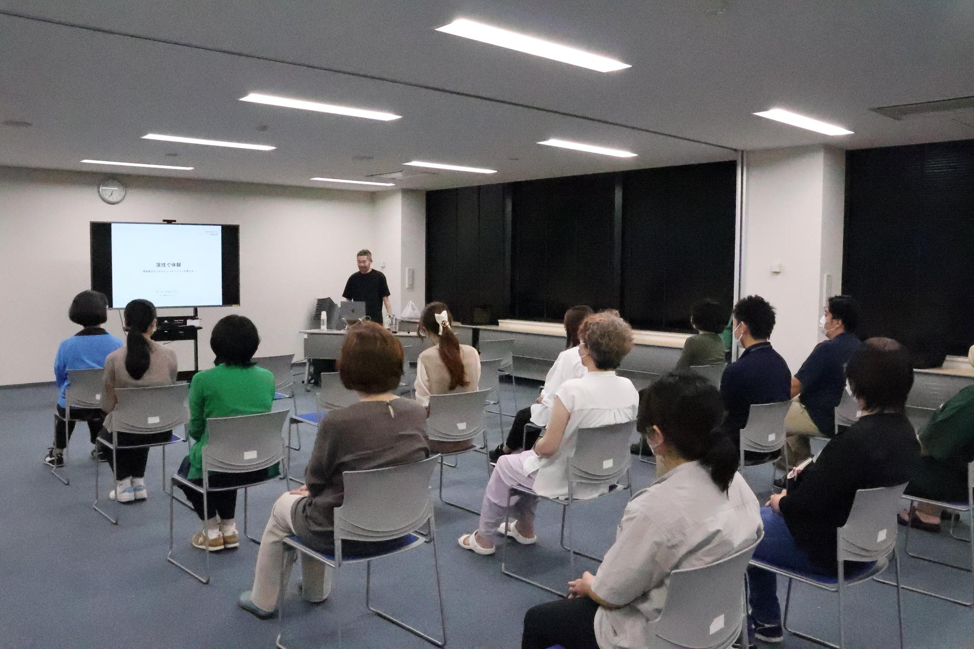 介護に寄り添う演技体験講座の様子1