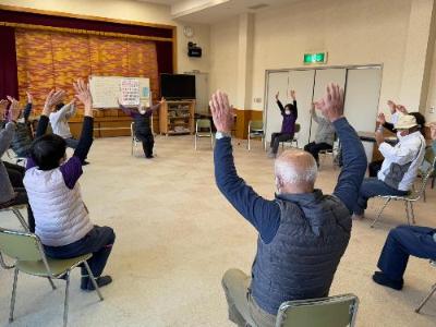 地域で体操（志摩からはじまる物語）を行っている様子