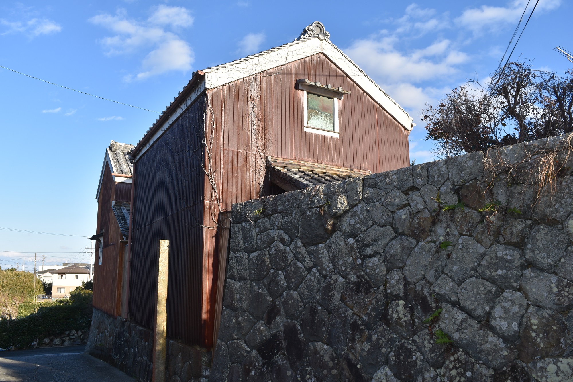 旧向井家住宅衣装蔵（北西から撮影）