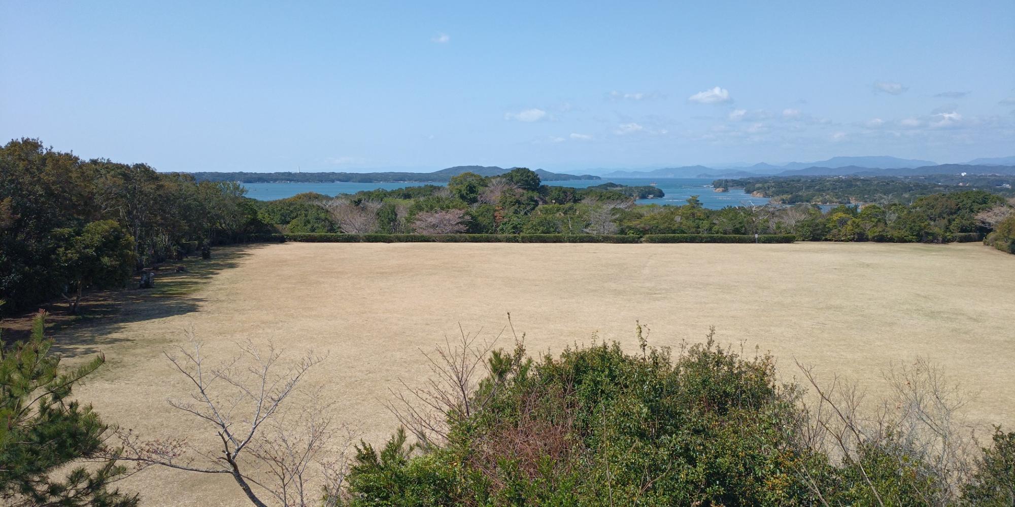 芝生広場